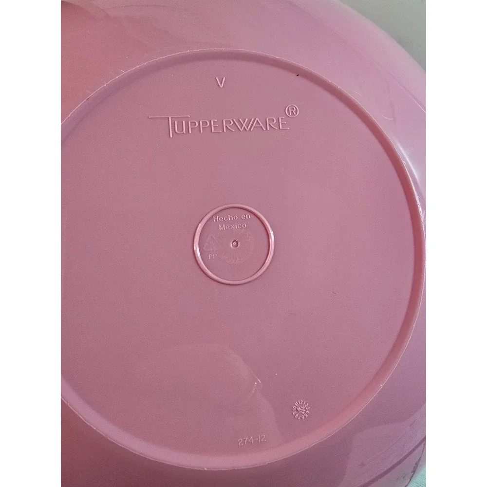 Tupperware Thatsa Mega Mixing Bowl Pink with‎ White Lid Large 11 Inch Round